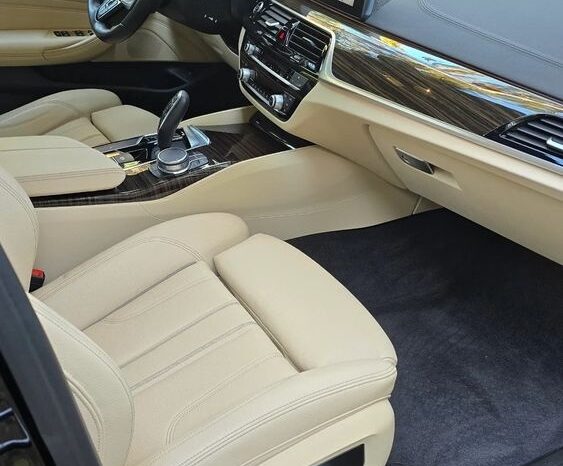 BMW Seria 5 540i xDrive Luxury Line full